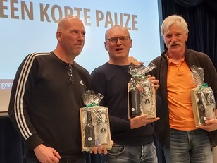 De winnaars van de pubquiz Alpe d'Huez