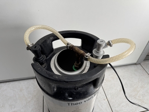 Foto 2: Corny Keg reinigen met aangesloten dompelpomp