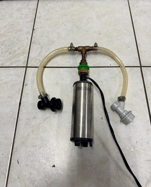 Foto 1: Pomp met koppelingen